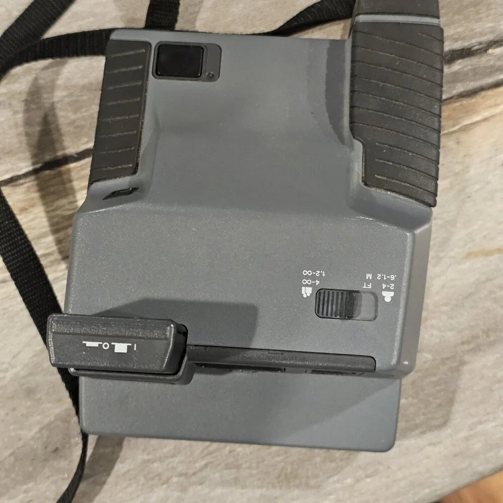 VTG Polaroid Camera 600 Impulse Instant Untested W Film Dead Battery‎ Retro